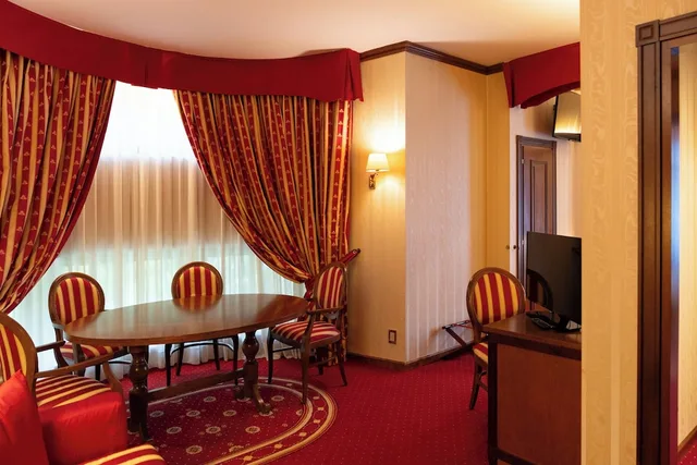 Suite, 2 Double Beds, GRAND HOTEL TRENTO 7/10