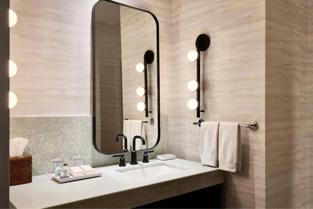 جناح كلوب بسرير كينج، Renaissance Phoenix Glendale Hotel And Spa 8/10