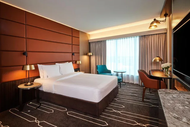 غرفة قياسية بسرير كينج وسرير كوين، Crowne Plaza Sydney Airport by IHG 4/10