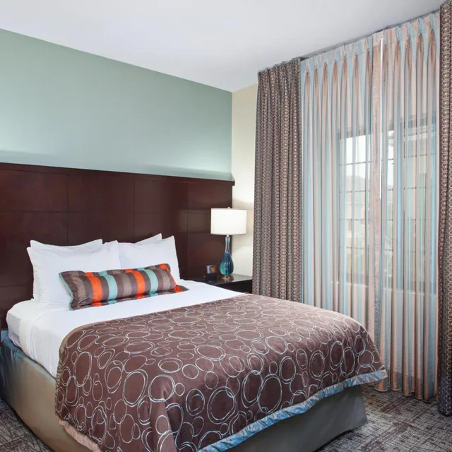 غرفة بسرير كوين لذوي الإعاقة، Staybridge Suites Irvine East/Lake Forest 1/3