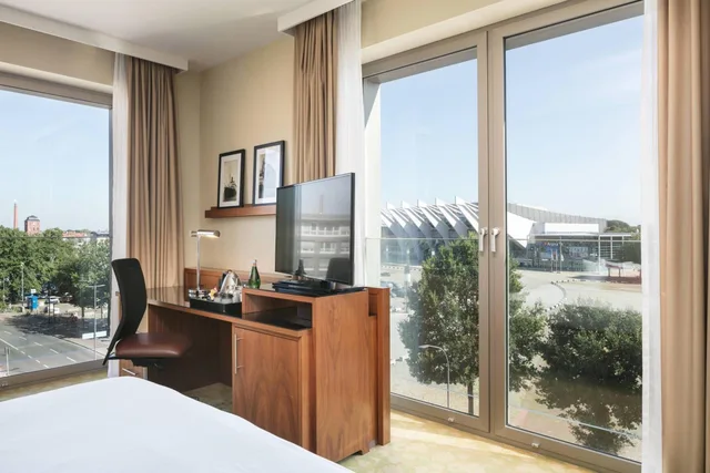 Business, Guest Room, King Bed, Conference Building، Courtyard By Marriott Bremen 8/10