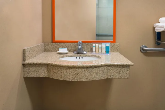 استوديو بسرير كينج لذوي الإعاقة، Hampton Inn Springfield South Enfield 4/4