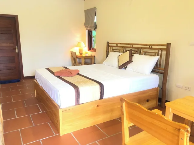 بنغل ديلوكس بسرير كينج بإطلالة على المسبح، Wildland Resort 2/3