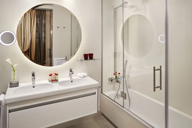 غرفة ديلوكس بسرير كوين، Palacio de Los Duques Gran Melia 5/5