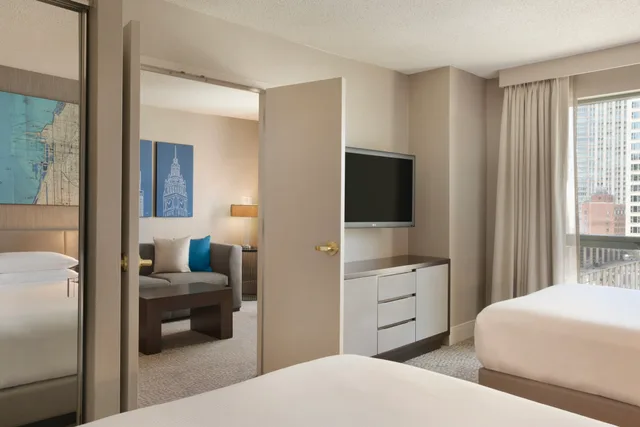 جناح بسريرين مزدوجين بإطلالة على المدينة، Hilton Chicago Magnificent Mile Suites 3/4