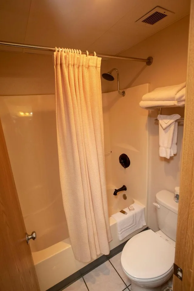 غرفة بسرير كوين بجاكوزي، Hotel Grand Victorian 7/9