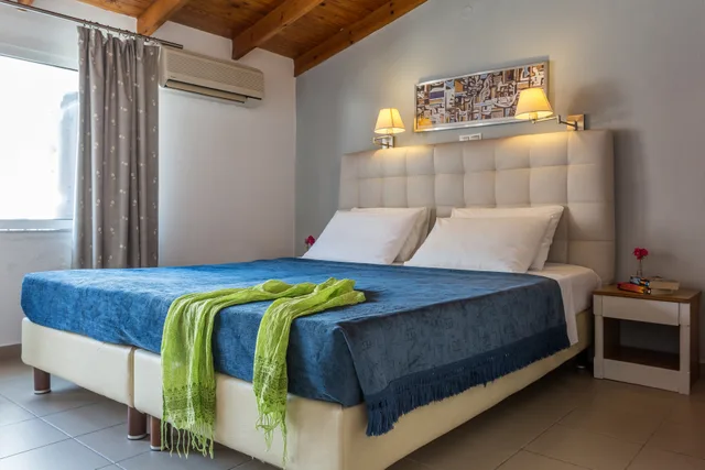 جناح، Hotel Akti 2/4
