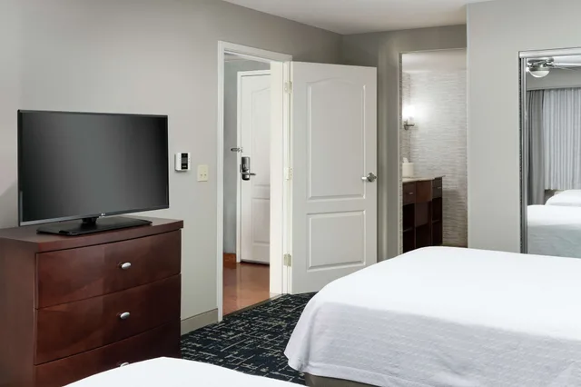 Suite, 1 King and 2 Queen Beds, Accessible, Homewood Suites by Hilton Fresno Airport/Clovis, CA 1/4