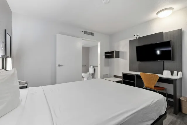 غرفة قياسية بسرير كوين، Motel6 Oceanside, CA 2/10