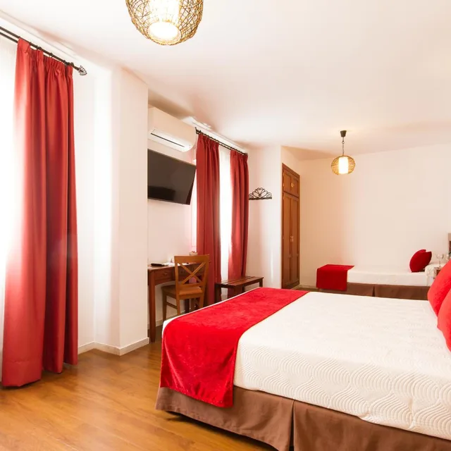غرفة بسرير مزدوج مع سرير إضافي، Hotel El Tajo and Spa 6/10