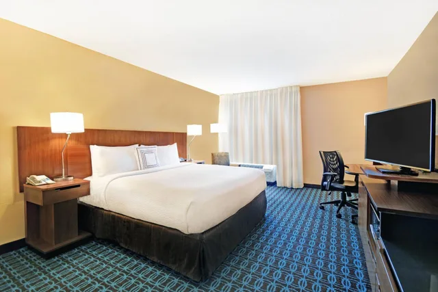 Room, King Bed, Bathtub, Accessible, Fairfield Inn & Suites by Marriott Atlanta Vinings/Galleria 3/8