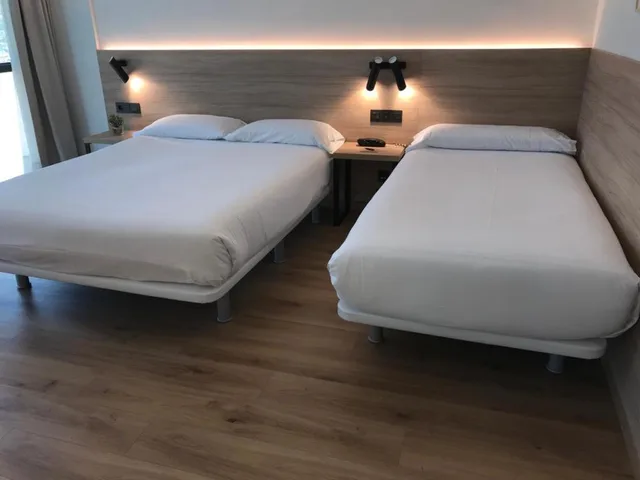 غرفة قياسية بسريرين منفصلين بإطلالة على البحر، Principe de Asturias Hotel 8/9