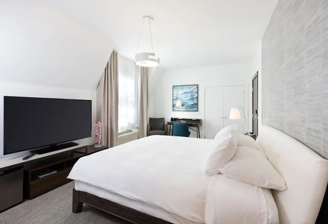 Loft, King Bed, Hotel Le Bonne Entente 1/3