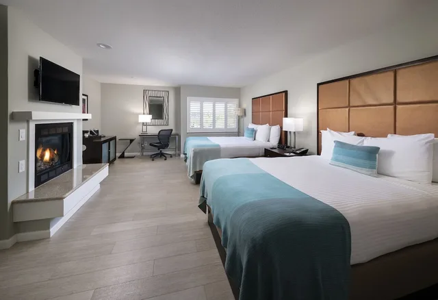 غرفة قياسية بسريرين كوين بإطلالة على المسبح، Mariposa Inn And Suites 1/2