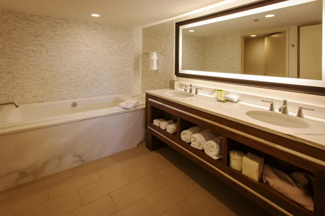 جناح رئاسي بسرير كينج بغرفة نوم واحدة، Doubletree By Hilton Pittsburgh Greentree 3/3