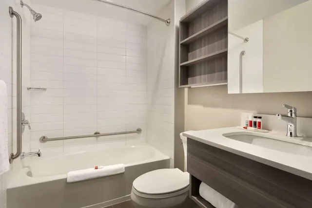 جناح بسريرين كوين، Microtel Inn & Suites Montreal Airport-Dorval QC 3/3