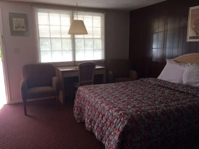 غرفة قياسية بسريرين مزدوجين، Fels Three Crown Motel 1/1
