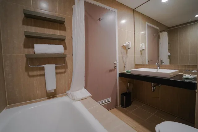 Junior Suite, King Bed, Patra Jasa Bandung 4/5