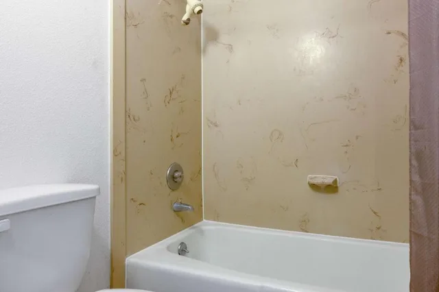 2 Full Beds - Non-Smoking, Kitchen، Studio6 Alexandria, LA 9/9