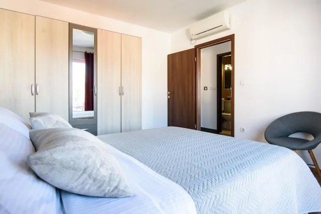 جناح فاخر بشرفة، California Apartments 3/5
