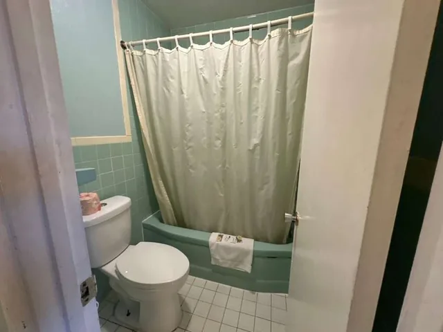 غرفة بسرير كينج للمدخنين، Gray Plaza Motel Benton Rend Lake I-57 8/10