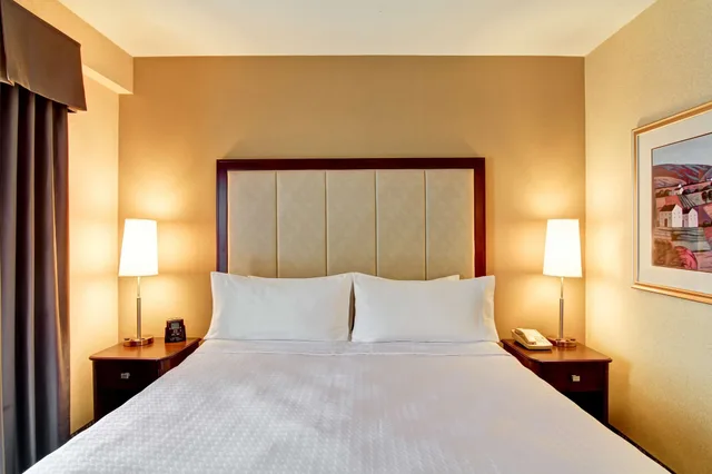 Suite, King Bed, Sofa, Kitchen, Homewood Suites By Hilton Toronto Mississauga 2/4