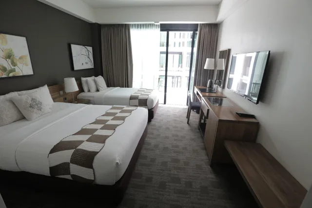 Deluxe, Suite, Queen Bed, Escala Tagaytay 1/2