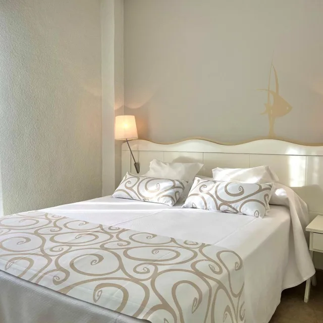 غرفة ثلاثية، Meridional Hotel 5/7
