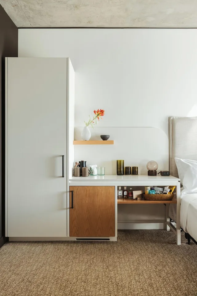 Grove, Queen Bed, Accessible، Populus Hotel 3/4
