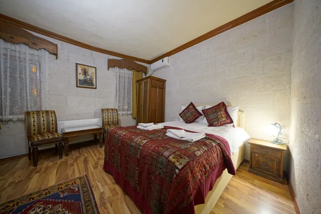 غرفة كومفورت ثلاثية بسرير كوين وسرير فردي، Arch Palace Hotel 1/9