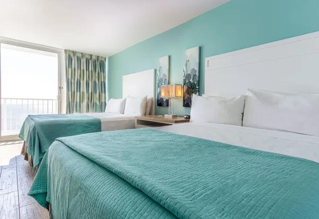 Premium, 2 Queen Beds, Ocean Front، Tides Folly Beach 6/8