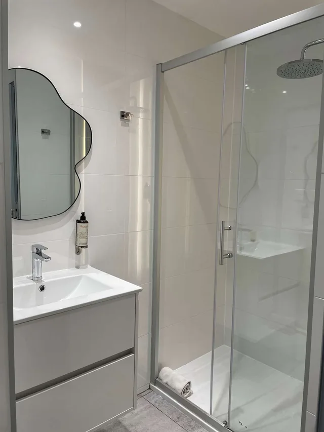 غرفة كومفورت بسرير كوين بشرفة، Best Western Plus La Rade 5/6