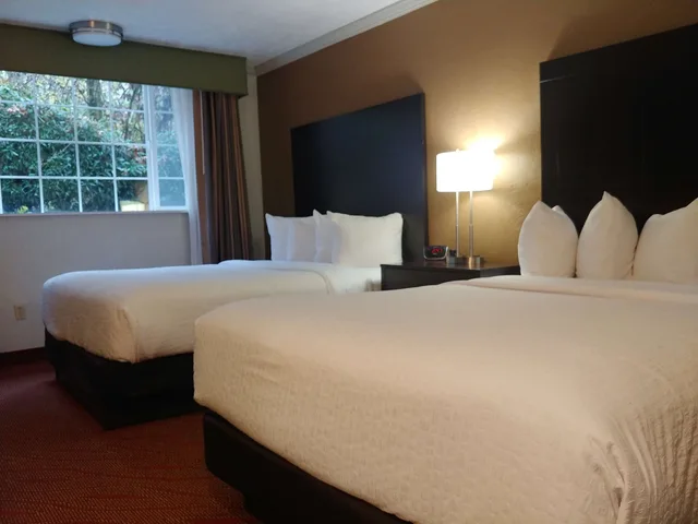 غرفة قياسية بسريرين كوين، Best Western Plus Parkway Inn. 2/5
