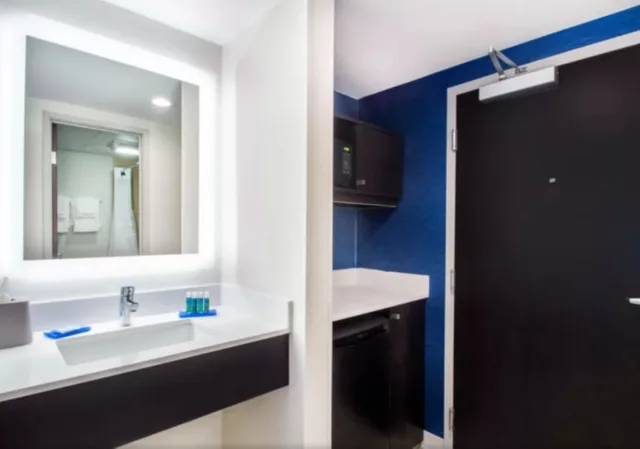 غرفة بسريرين كوين لذوي الإعاقة، Holiday Inn Express And Suites Albany Airport Wolf Road 2/2