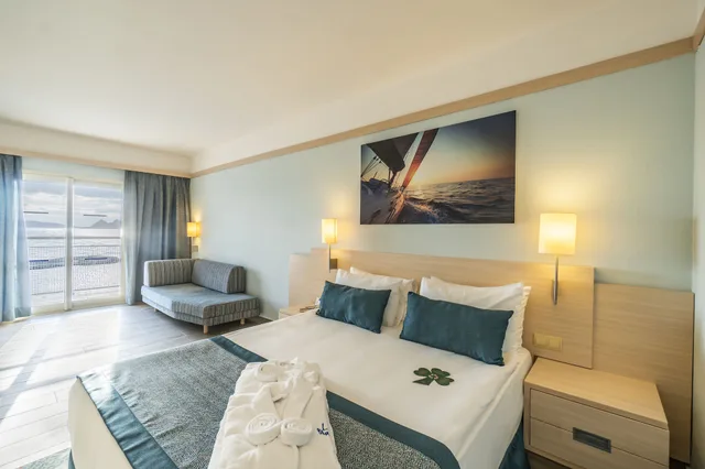 غرفة قياسية بسريرين منفصلين بإطلالة على المسبح، La Blanche Resort and Spa 2/10