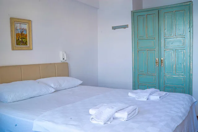 غرفة بسرير مزدوج أو سريرين منفصلين بإطلالة على البحر، Diplomat Hotel 1/10