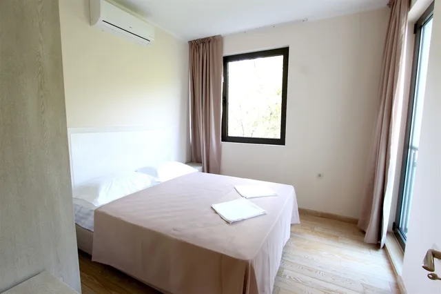 شقة كلاسيكية بسريرين منفصلين بإطلالة على البحر بشرفة بغرفتي نوم مع أريكة، Apartments Aqua 4/6