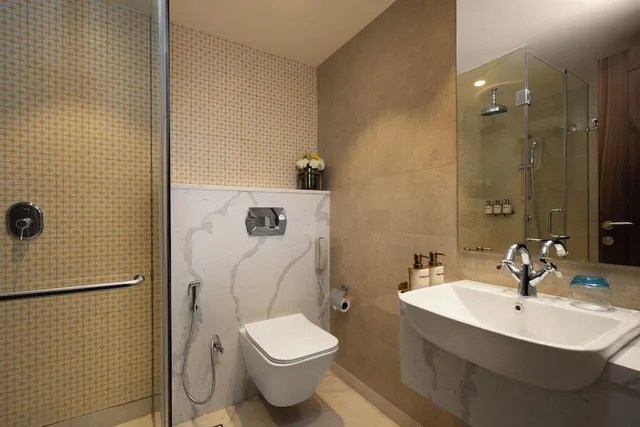 2 Bedrooms, Royal, Apartment, 2 Queen Beds, Garden or Hill View، Aloha On The Ganges 3/3