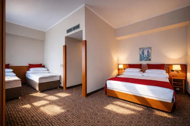 غرفة عائلية بسرير كوين مع أريكة، Grand Hotel International 2/4