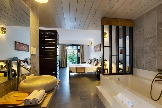 غرفة متصلة بسرير مزدوج وسريرين منفصلين، Hoi An Coco River Resort Spa 2/2