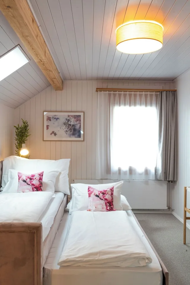 شقة بسرير كوين وسريرين منفصلين بغرفتي نوم، La Belle Vue Boutique Hotel And Cafe 1/2