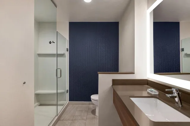 جناح تنفيذي بسرير كينج مع أريكة، Fairfield Inn & Suites by Marriott Bonita Springs 8/9
