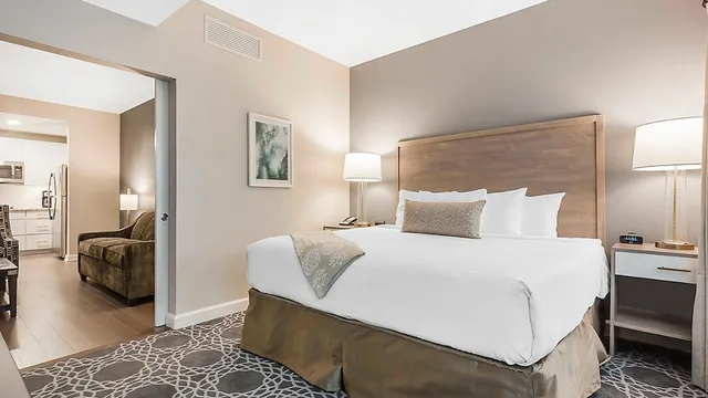 جناح ديلوكس بسرير كينج بغرفة نوم واحدة مع أريكة، Hilton Vacation Club King 583 Charleston 4/10