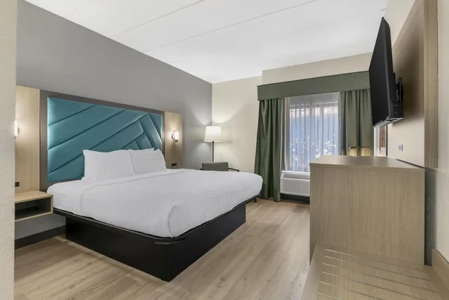 غرفة بسرير كينج بحوض استحمام لذوي الإعاقة، Best Western Eagles Inn 2/8