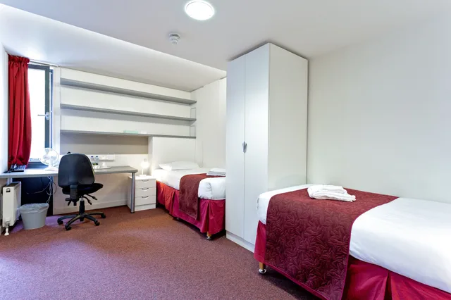 غرفة بسريرين منفصلين، Princes Gardens Campus Accommodation 1/6