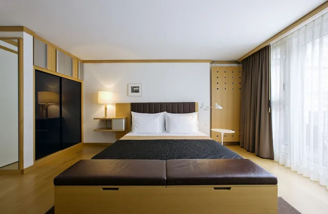 Basic, Single, Queen Bed, The Omnia 1/6