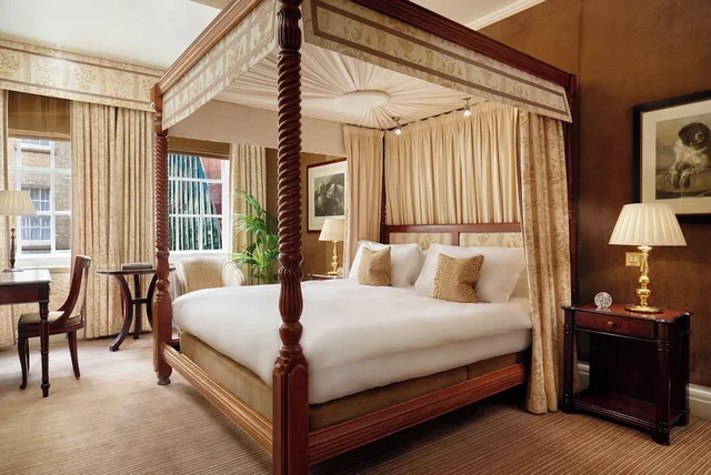 Master, Suite, King Bed, Rubens At the Palace 1/4