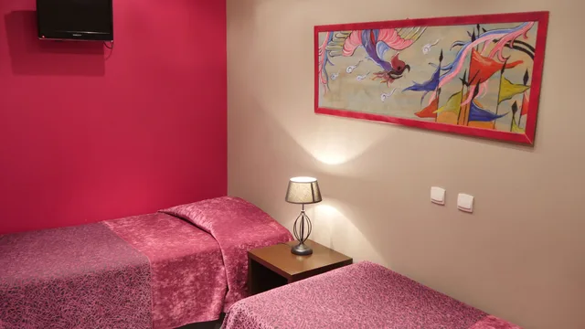 جناح متصل بسرير مزدوج وسريرين منفصلين، Hotel Savary 1/3