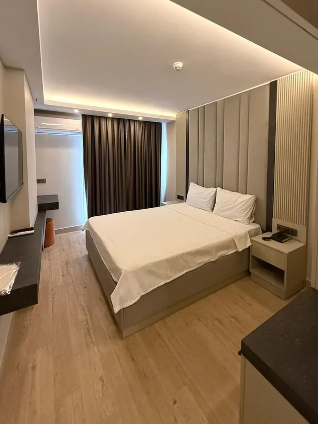غرفة عائلية بسرير مزدوج وسرير فردي بإطلالة على المدينة بشرفة بـ3 غرف نوم، Hotel Kayalar 5/10