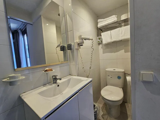 غرفة ثلاثية بشرفة، Hotel Palermo 10/10